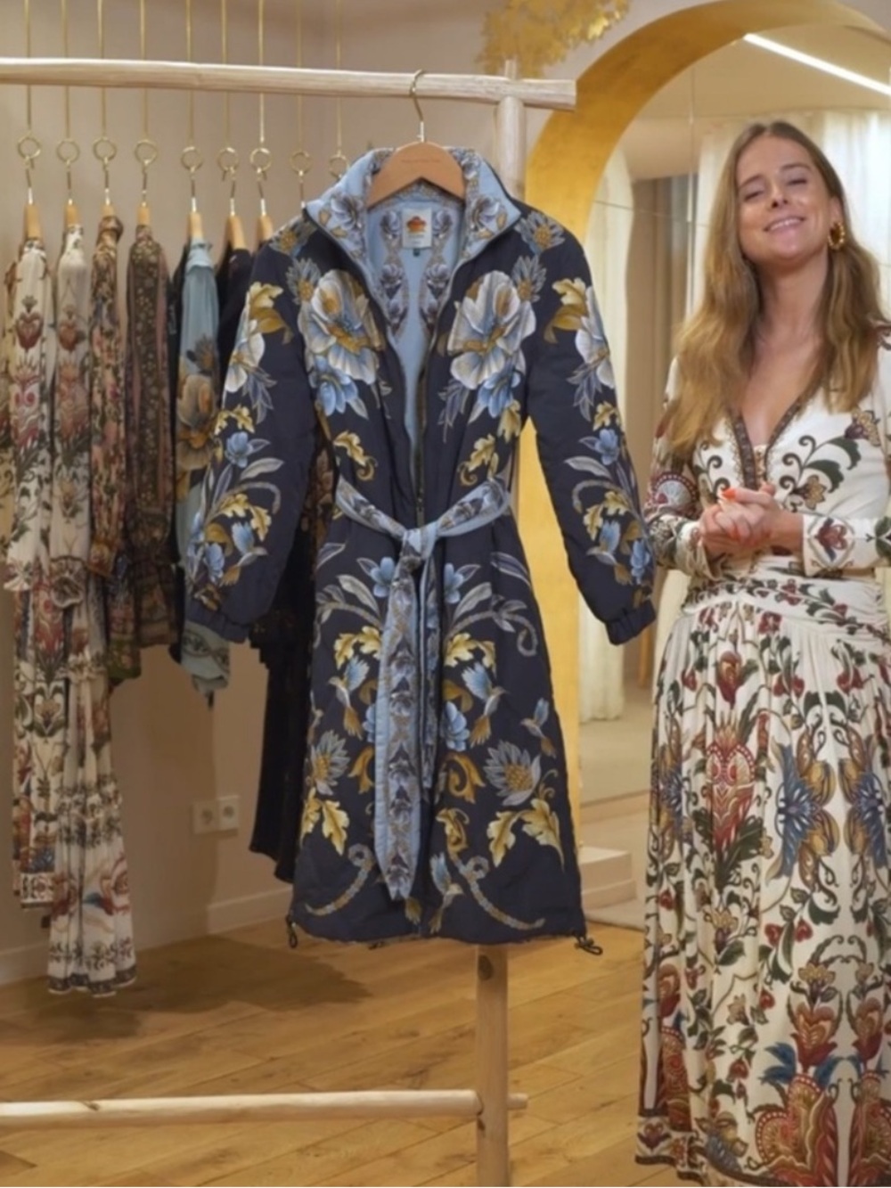 Black Flowerful Snake Garden Reversible Maxi Puffer
Jacket by Farm Rio DT - Picture 11 of 12